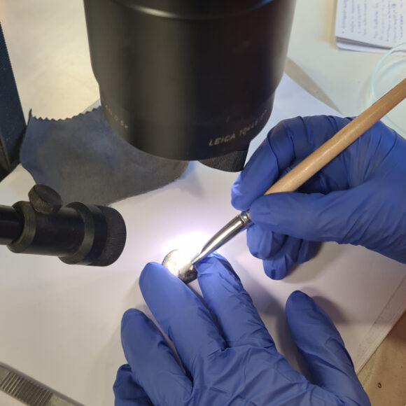 2025_sint Συμμετοχή του Νομισματικού Μουσείου στις εκδηλώσεις για την Ευρωπαϊκή Ημέρα Συντήρησης της Πολιτιστικής Κληρονομιάς (Δευτέρα 13.10.2025). Η ημέρα ήταν αφιερωμένη στην παρουσίαση του εργαστηρίου συντήρησης και των σύγχρονων πρακτικών του στο ευρύ κοινό